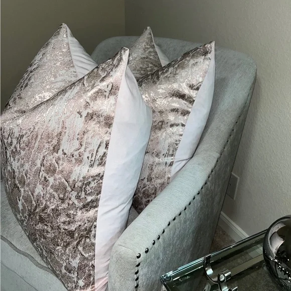 1-NWT CALDEIRA ABSTRACT DESIGNDECORATIVE PILLOWS (Read description for details)